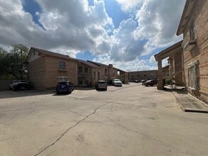 Building Photo - 1419 E Gustavus St