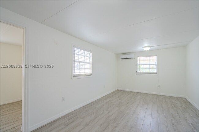 Building Photo - 27 SW 55th Ave