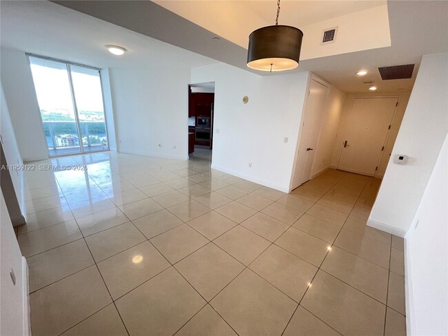 Building Photo - 15901 Collins Ave