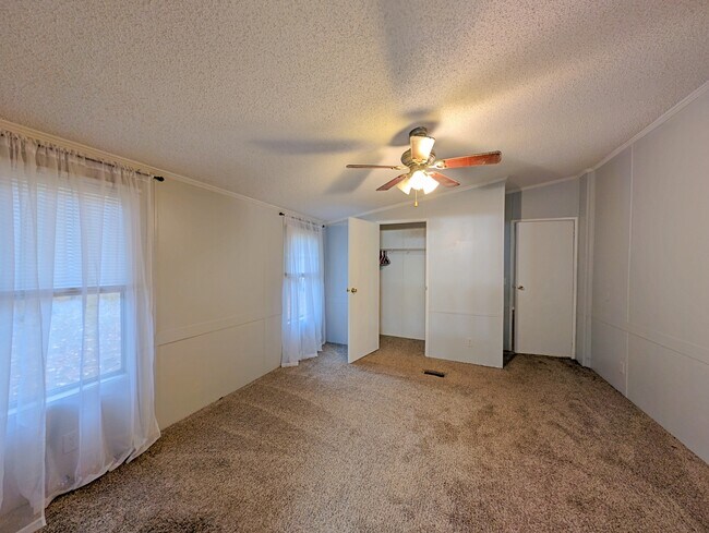Building Photo - 1340 Meadowland Dr