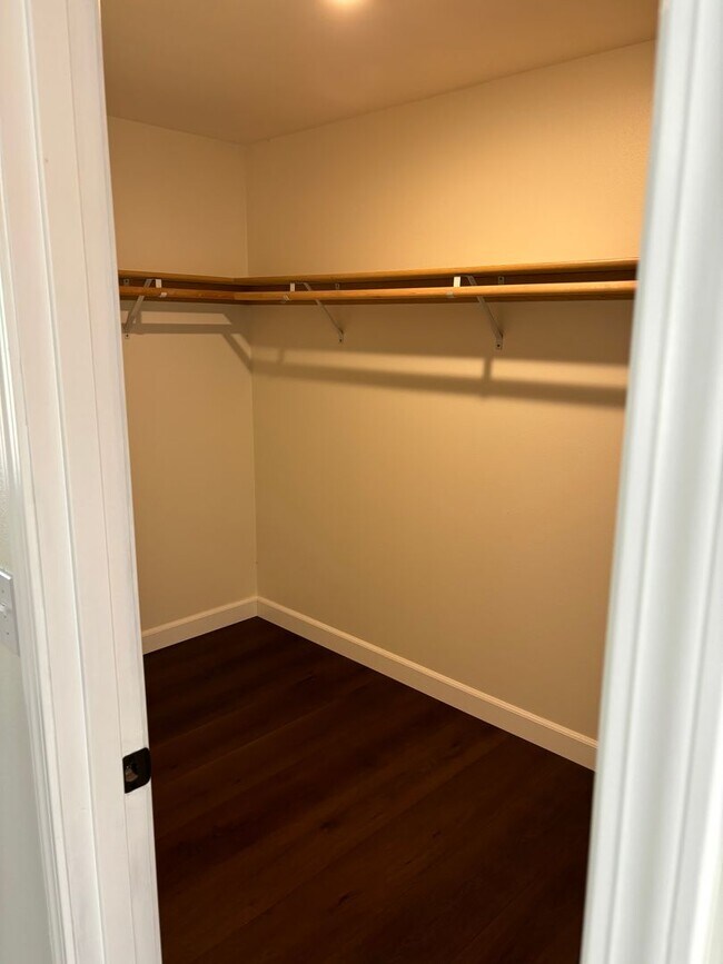 Building Photo - 4 Bed Home 20 Minutes From Mt. Bachelor