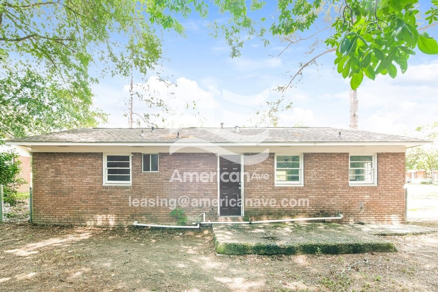 Building Photo - 5760 Valleybrook Rd