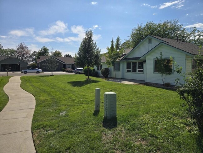 Building Photo - 1858 N Carissa Ave