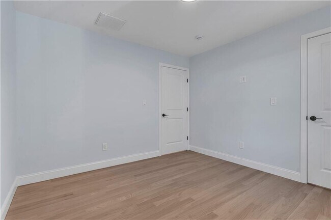 Building Photo - 10 Anthony Ave