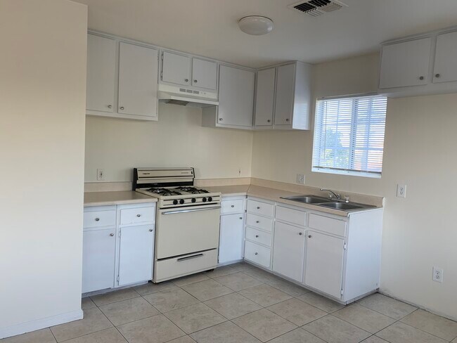 Building Photo - 4932 S Slauson Ave