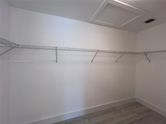 Building Photo - 725 NW 156th Ave