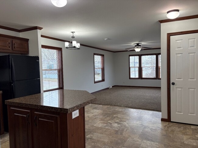 Building Photo - 324 Spring Park Dr