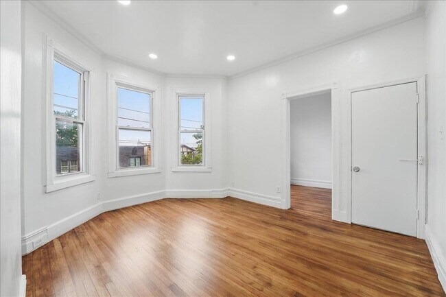Building Photo - 144 Nelson Ave