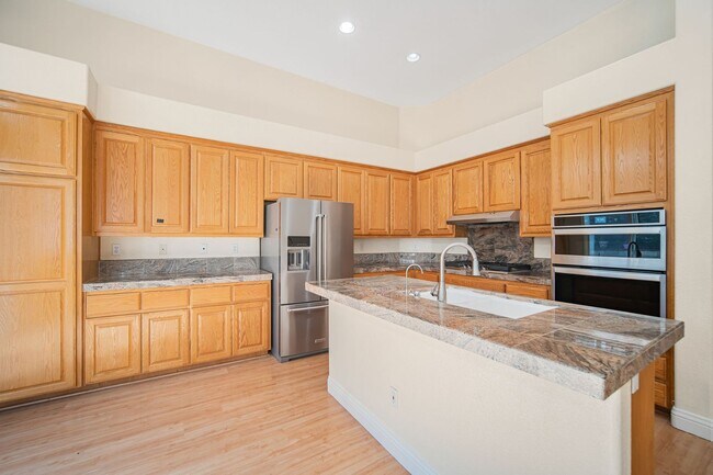 Building Photo - Highly Desirable Executive Home: 4 Bedrooms, 3 Bathrooms of Luxury Living