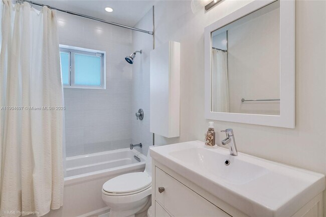 Building Photo - 1545 Siena Ave