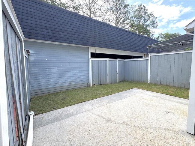 Building Photo - 5900 Grelot Rd