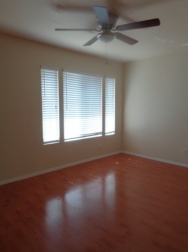 Building Photo - 607 E Utica Ave