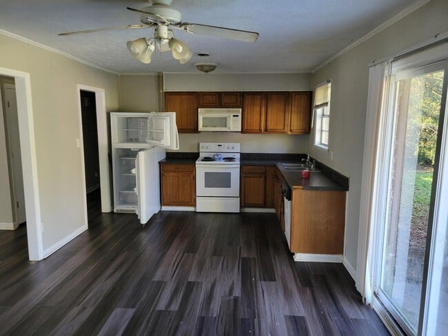 Building Photo - 3111 Parrish Rd