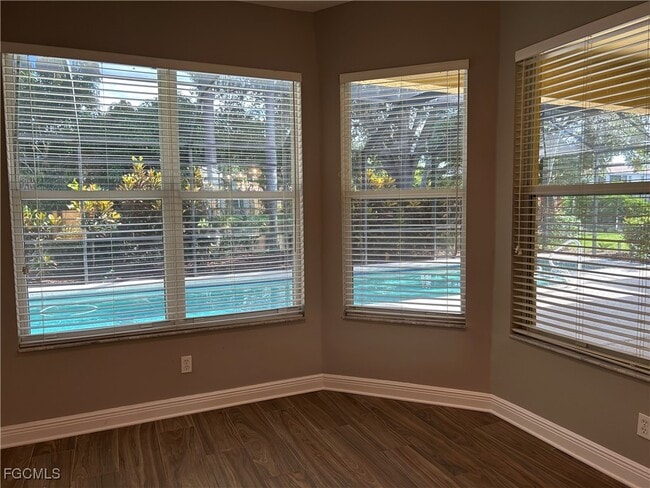 Building Photo - 9947 Colonial Walk N