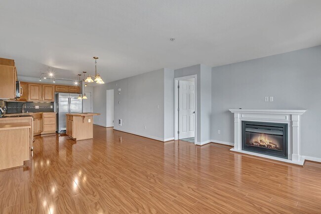 Building Photo - Perfectly Placed Condo In the Heart of Puyallup