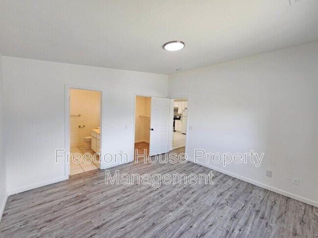 Building Photo - 1821 Pershing Ave