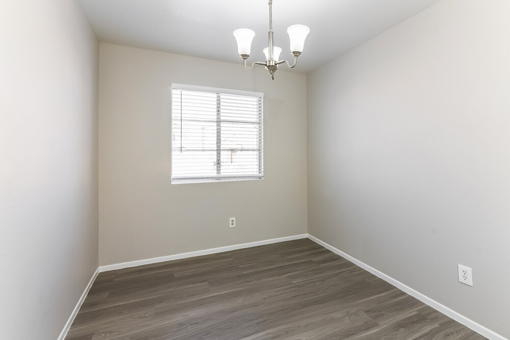 Building Photo - 7122 Knoll View Dr
