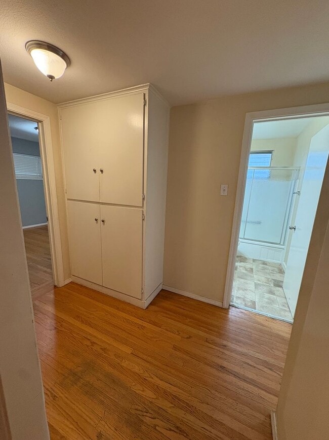 Building Photo - 3bed/2bath Home with large yard in South Sac