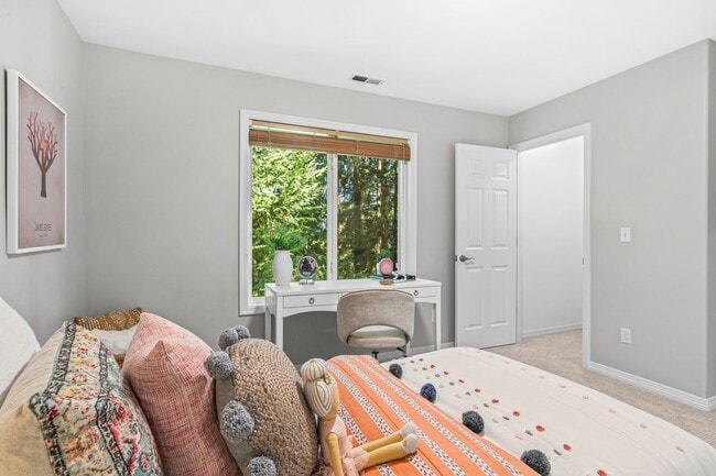 Building Photo - Luxury 4 bed 4 bath home in Lakemont, Bellevue