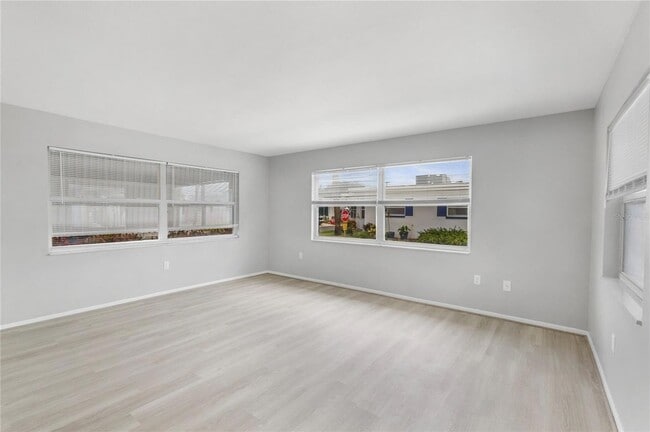 Building Photo - 250 Rosery Rd NW