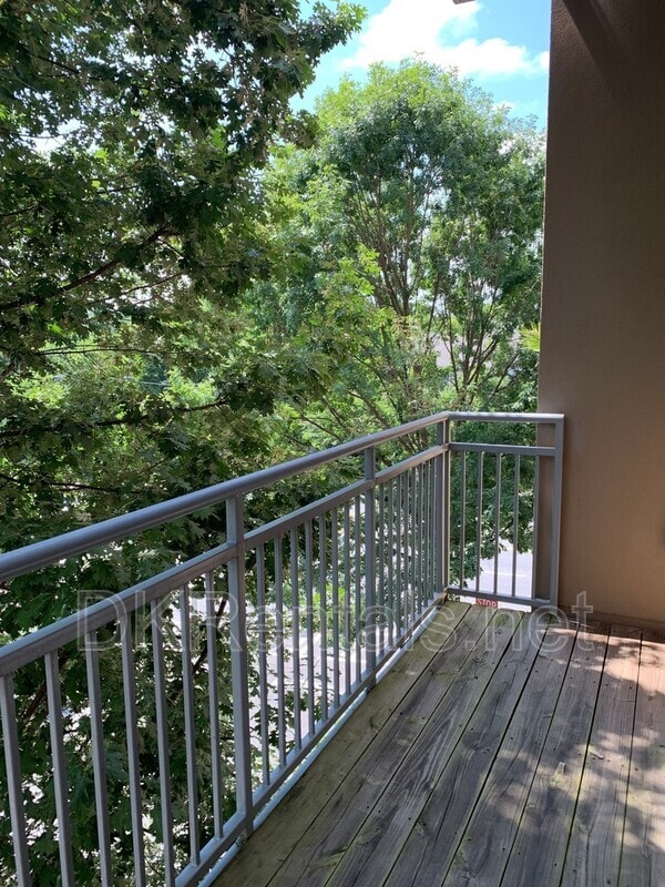 Building Photo - 711 Cosmopolitan Dr NE