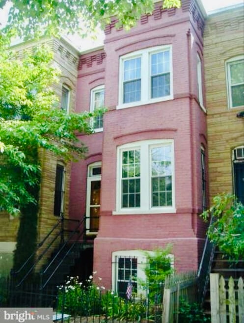 Building Photo - 707 6th St NE