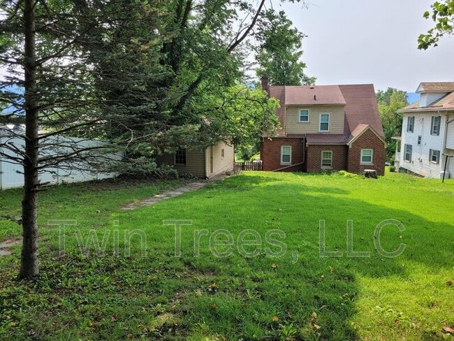 Building Photo - 5949 Gospel St