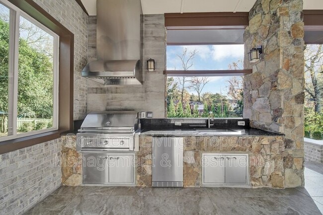 Building Photo - 2011 Sharon Ave