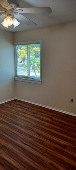 Building Photo - 5439 Kenwood Dr