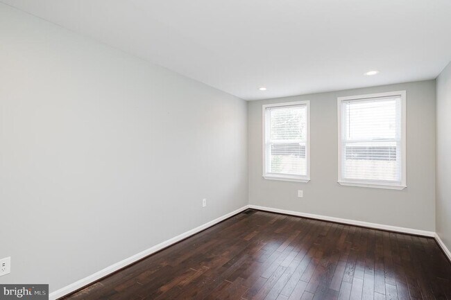 Building Photo - 917 Baylis St