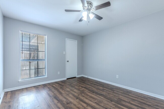 Building Photo - 6824 Edmond Ave
