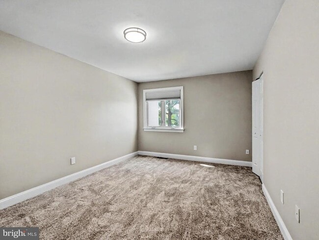 Building Photo - 140 Westbury Ct