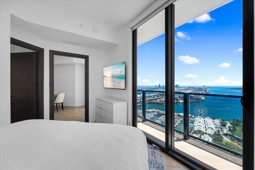 Building Photo - 398 NE 5th St