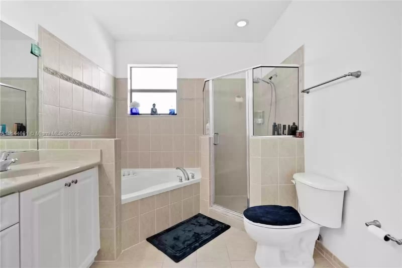 Building Photo - 3709 NE 4th St