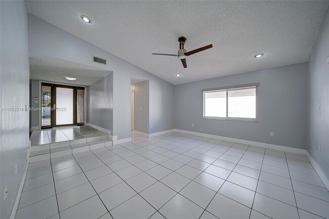 Building Photo - 621 SW 99th Pl