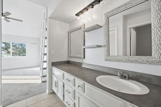 Building Photo - Premier Marina Cove end unit!!   Coastal Lifestyle at its BEST!!