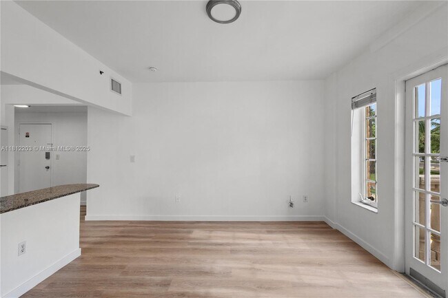 Building Photo - 918 Ocean Dr