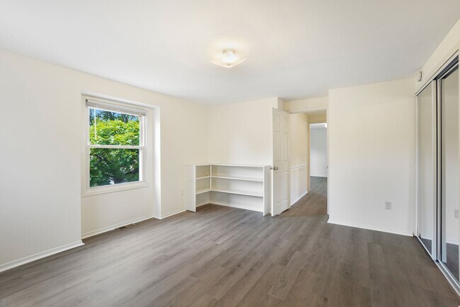 Building Photo - A 4 BEDROOM 2.5 BATH DREAM COME TRUE IN POINTER RIDGE AT COLLINGTON!