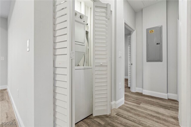 Building Photo - 1028 Milwaukee Blvd