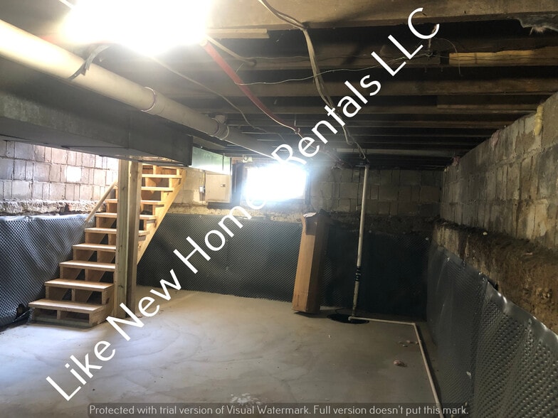 Building Photo - 3052 S Hollister Rd