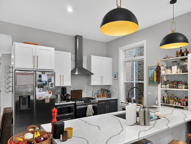 Building Photo - 2451 N Albany Ave