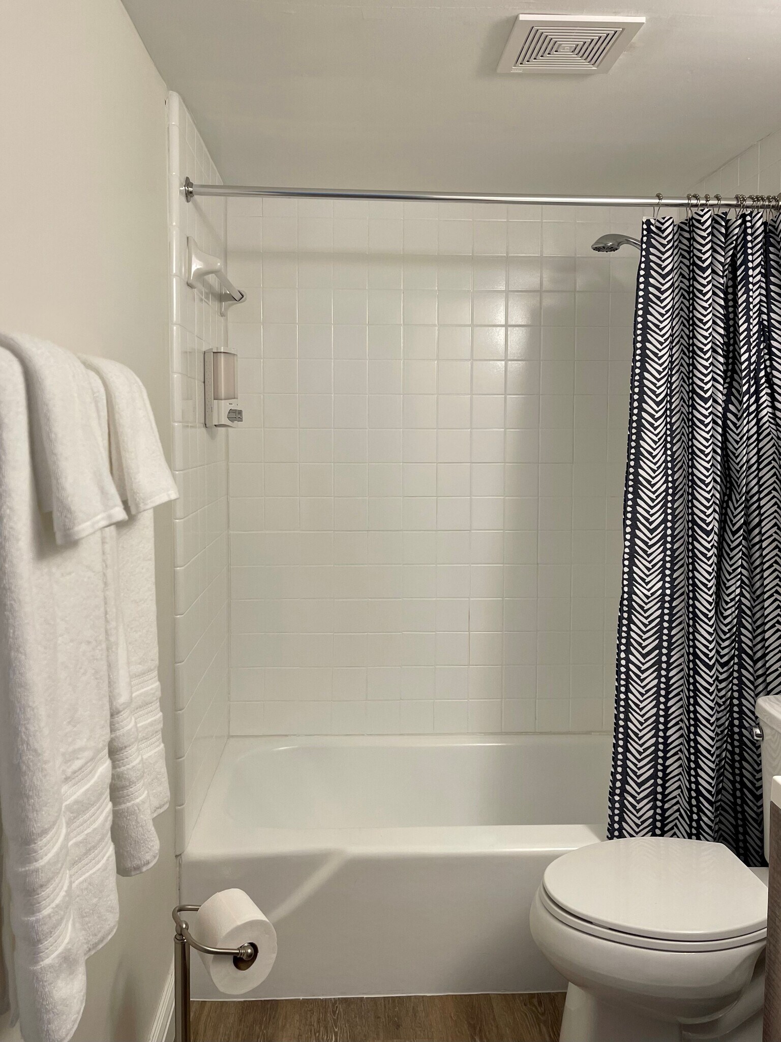 Gleaming bath, towels provided - 1700 SW 16th Ct