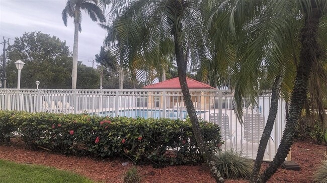 Building Photo - 213 E Forest Oak Cir