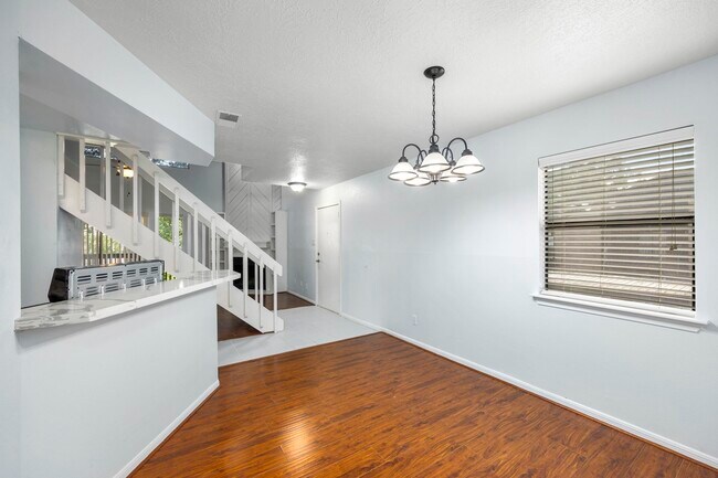 Building Photo - 12755 Mill Ridge Dr