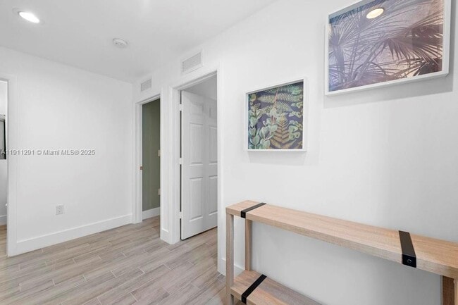 Building Photo - 5127 NW 5th Ave