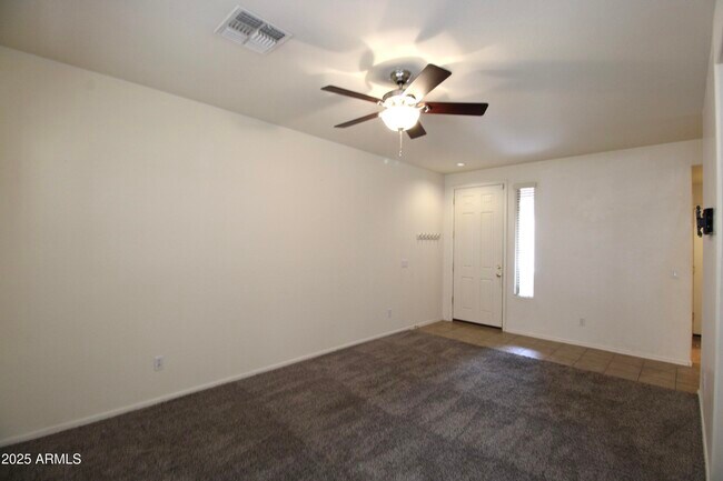 Building Photo - 2600 E Springfield Pl