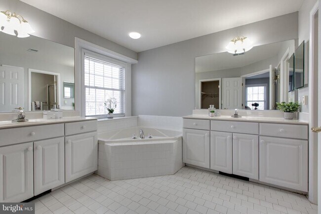 Building Photo - 2106 Beckett Way