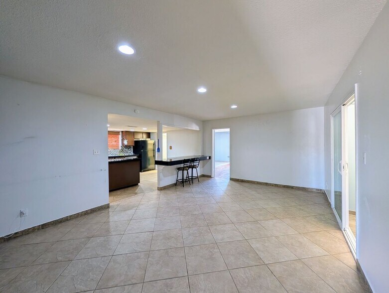 Building Photo - 3848 W North Ln
