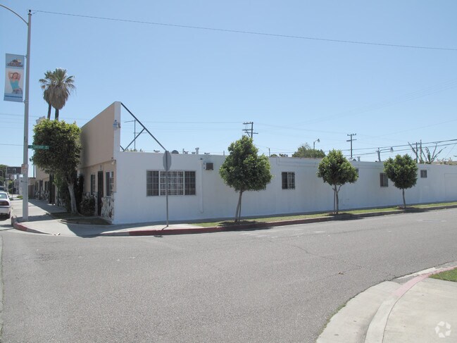 Building - 2104 E Compton Blvd