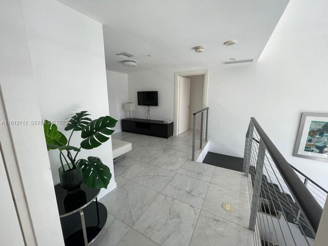 Building Photo - 200 Biscayne Blvd Way